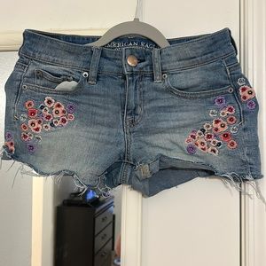 American Eagle “Shortie” flower appliqué light denim shorts
